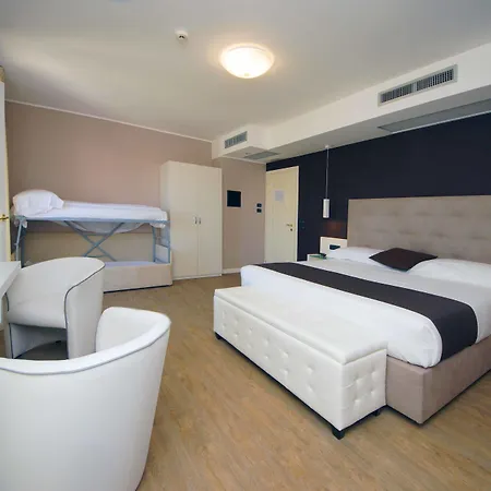 Hotel Clarin 14 By Dori
