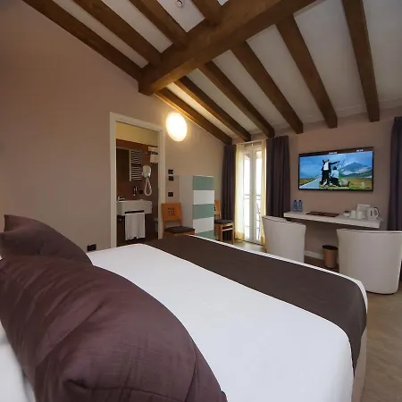Hotel Clarin 14 By Dori Peschiera del Garda