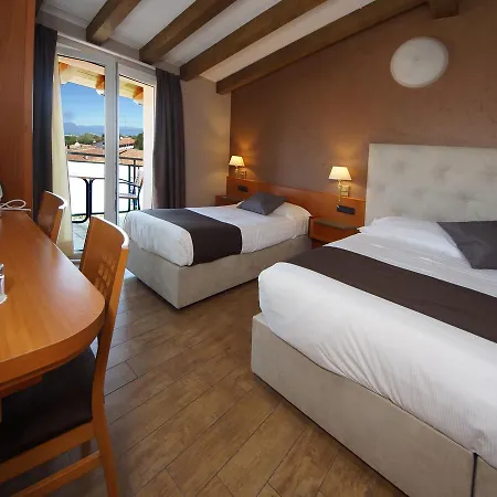 Hotel Clarin 14 By Dori 3*
