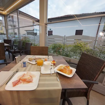 Hotel Clarin 14 By Dori Peschiera del Garda