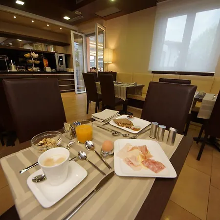 Hotel Clarin 14 By Dori