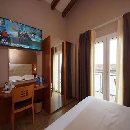 Clarin 14 By Dori Hotel Peschiera del Garda